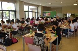 学食体験の様子