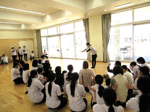 親子いきいき広場を開催しました 幼児保育学科 学科 コースからのお知らせ 西九州大学 短期大学部 地域生活支援学科 幼児保育学科 親子いきいき広場を開催しました 幼児保育学科 学科 コースからのお知らせ 西九州大学 短期大学部 地域生活支援学科 幼児保育学科